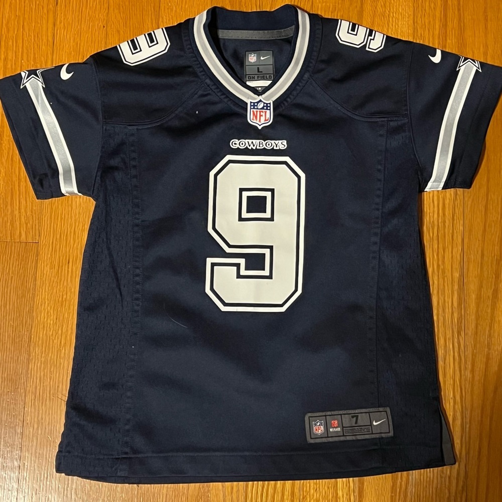 Boys Tony Romo falls cowboy